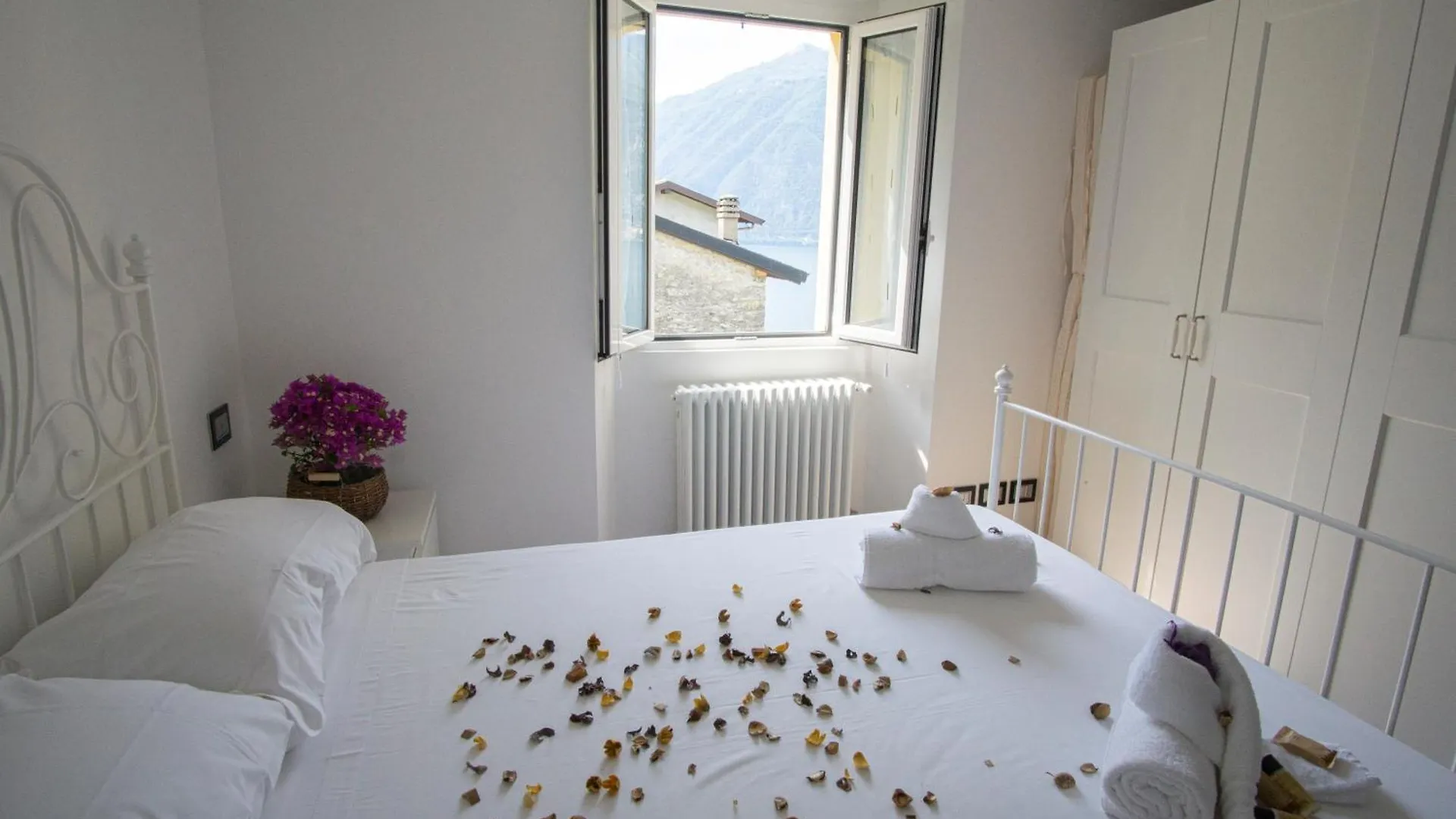 Ca' Lala Apartment Lezzeno 0*,  Italy